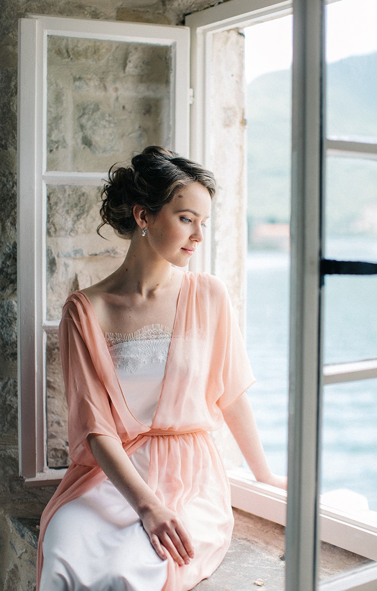 Невеста в свадебном платье